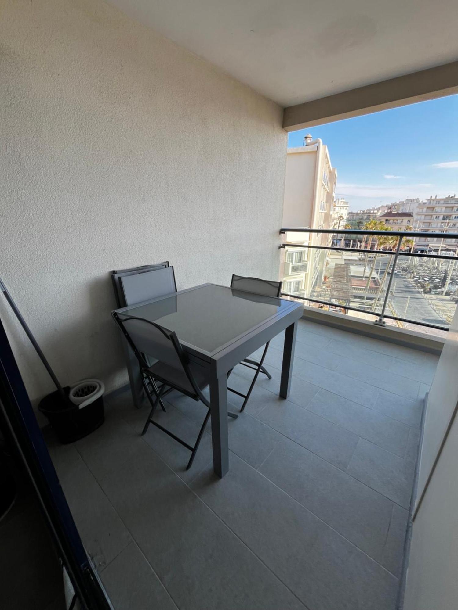 En Roussillon Vue Avec Garage Canet